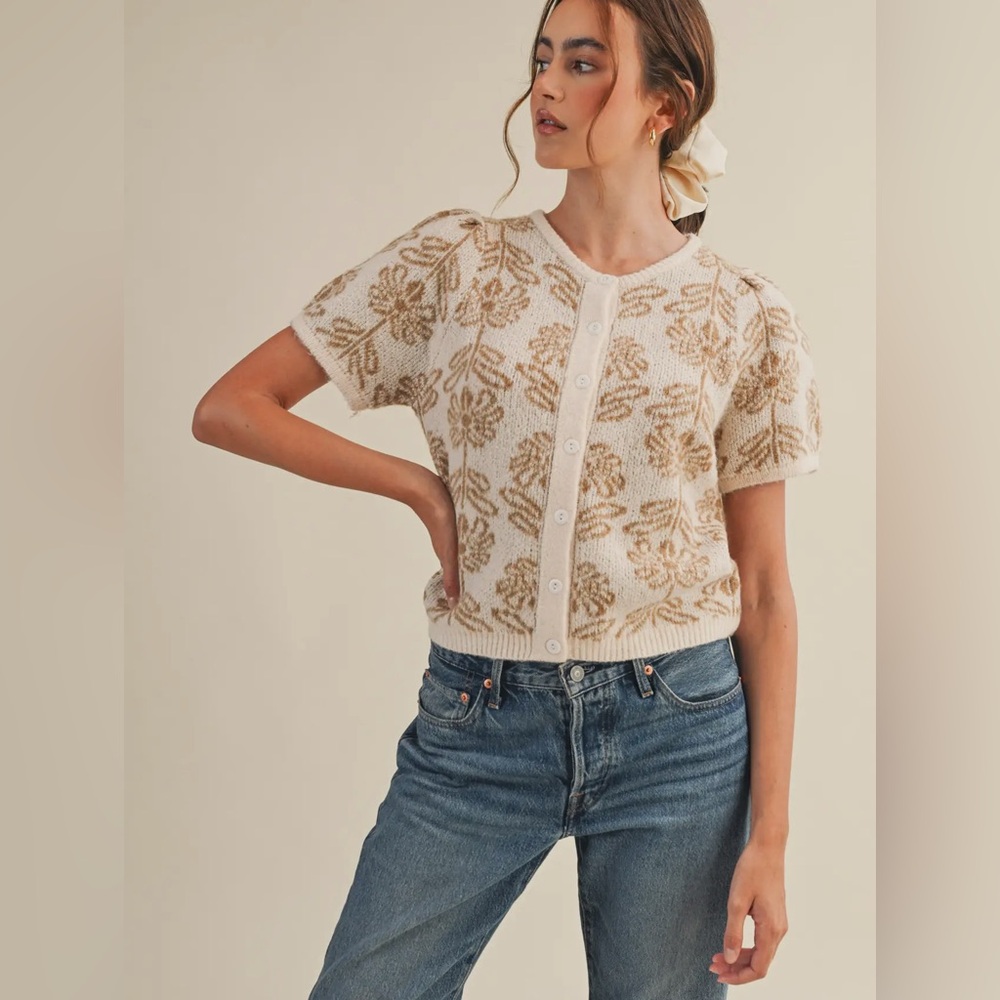 &merci, Floral Knit Short Puff Sleeve sweater  in Taupe Beige, s m l